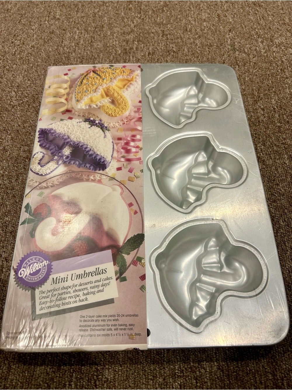 Wilton NWT Silver Mini Umbrella Cake Pan Set